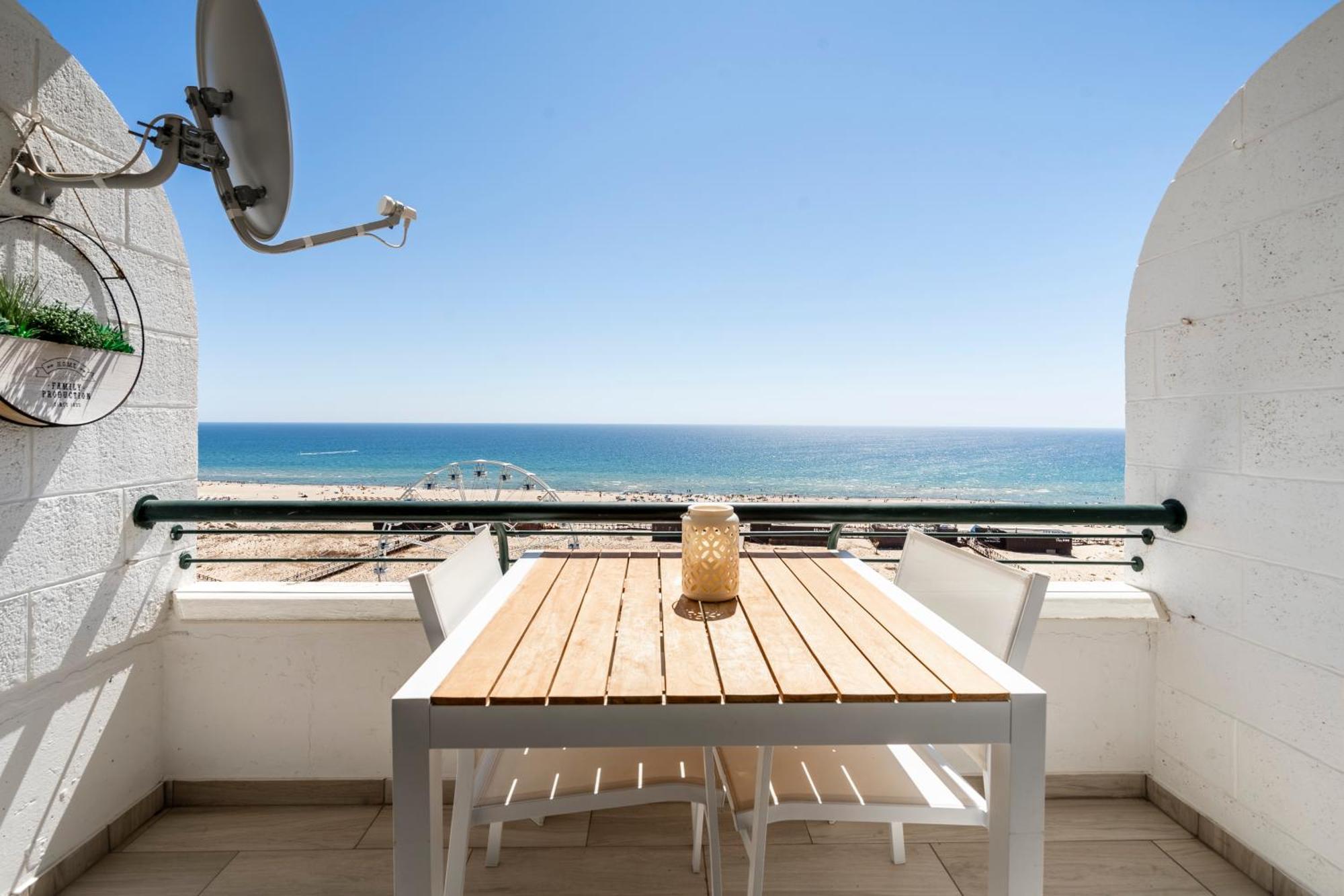 Sea Lovers - Sea Front - Studio Apartment Монте-Гордо Экстерьер фото